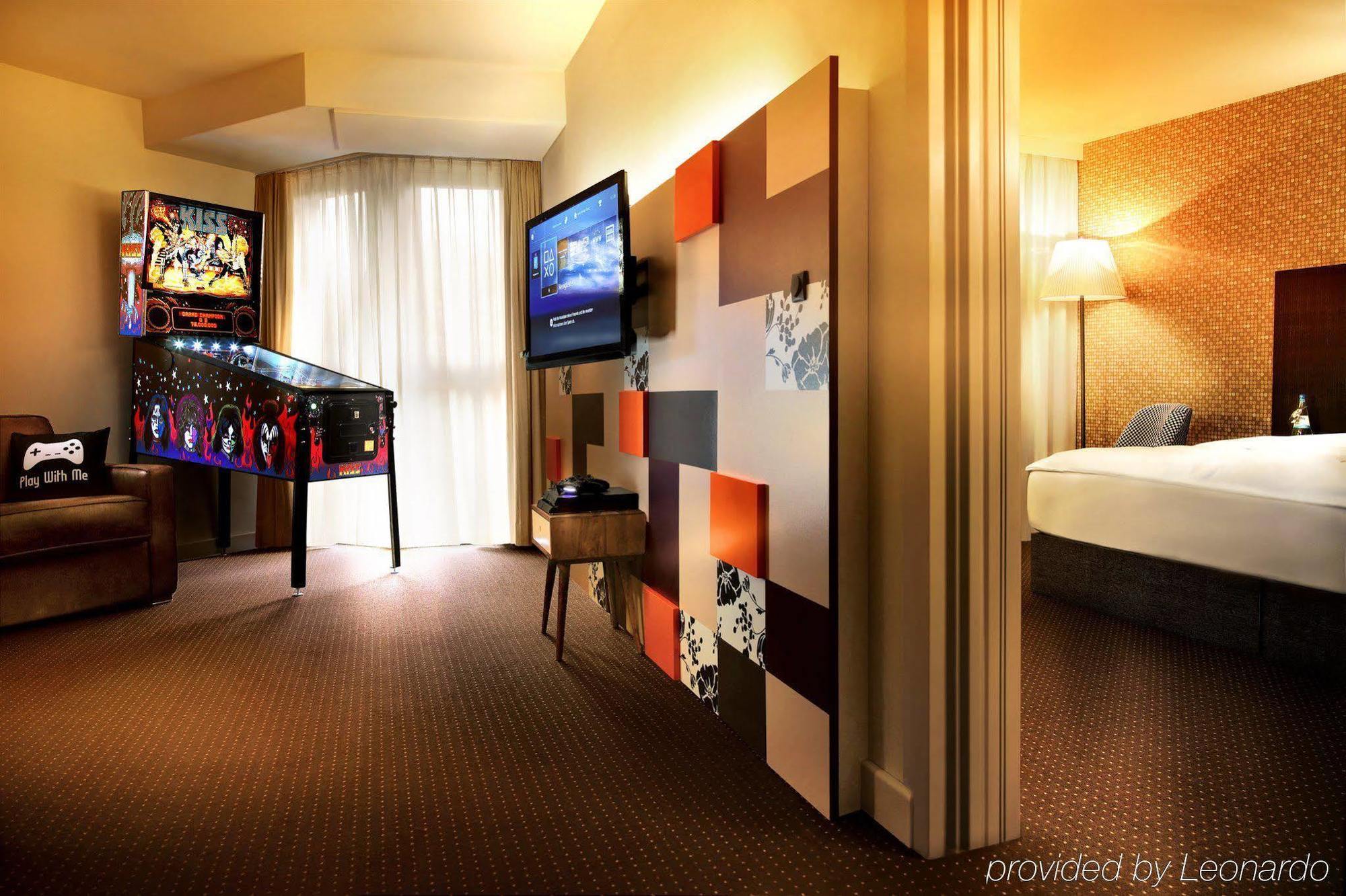 Courtyard By Marriott Berlin Teltow Hotel Exterior photo